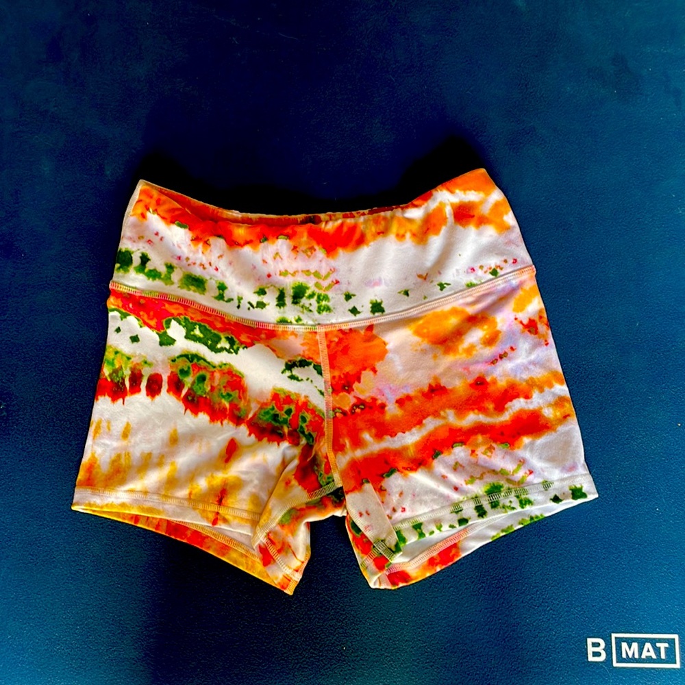 Fleo true high original shorts in (I think!!) desert storm. Tie dye style.